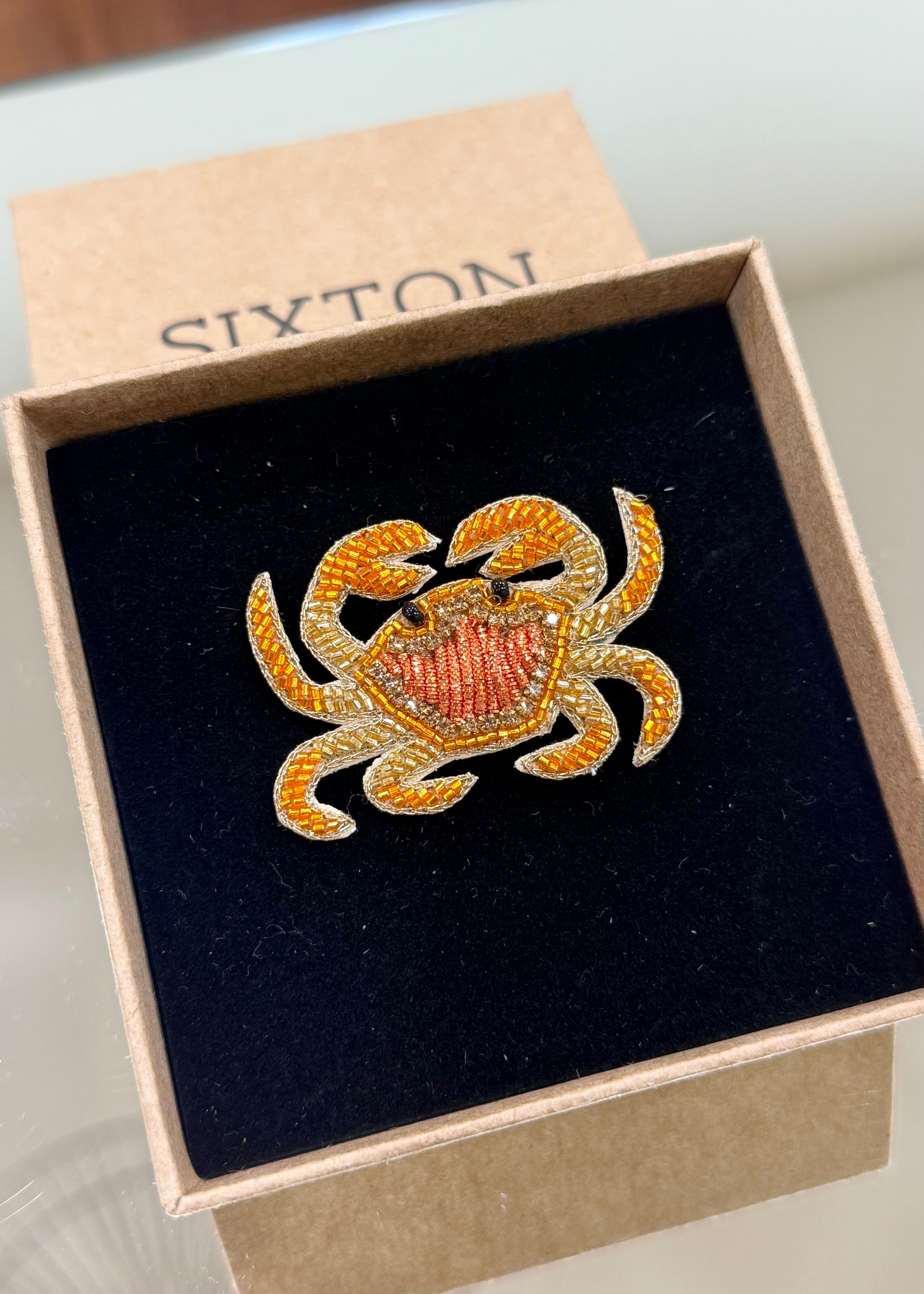 Broche Crabe brodée - Sixton London - L'adresse Corte