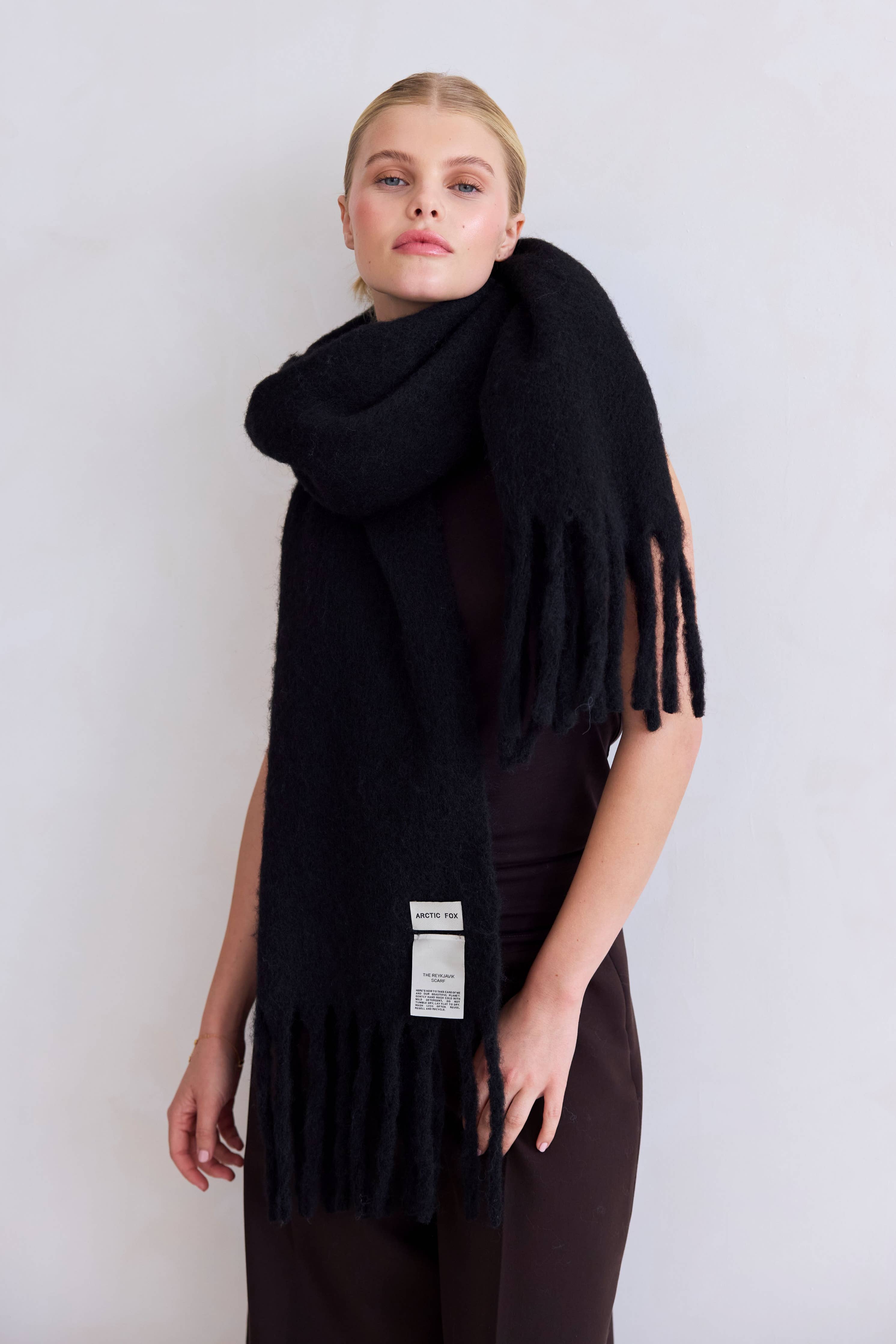 ARCTIC FOX & CO. - L'écharpe Reykjavik en laine RWS - Noir - AW25 ARCTIC FOX & CO.