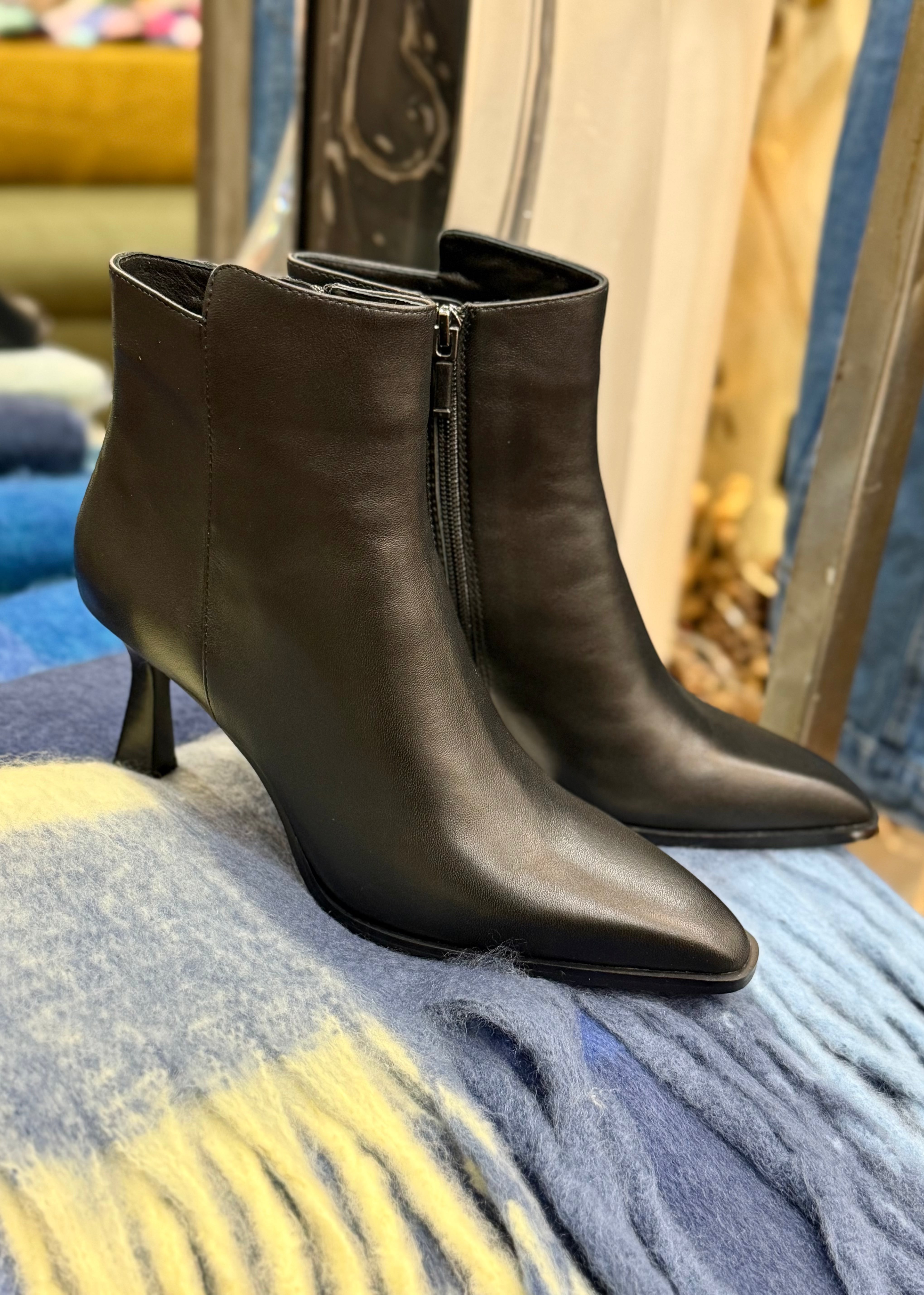 Bottines à talons Lola Cruz Solenne noir Lola Cruz