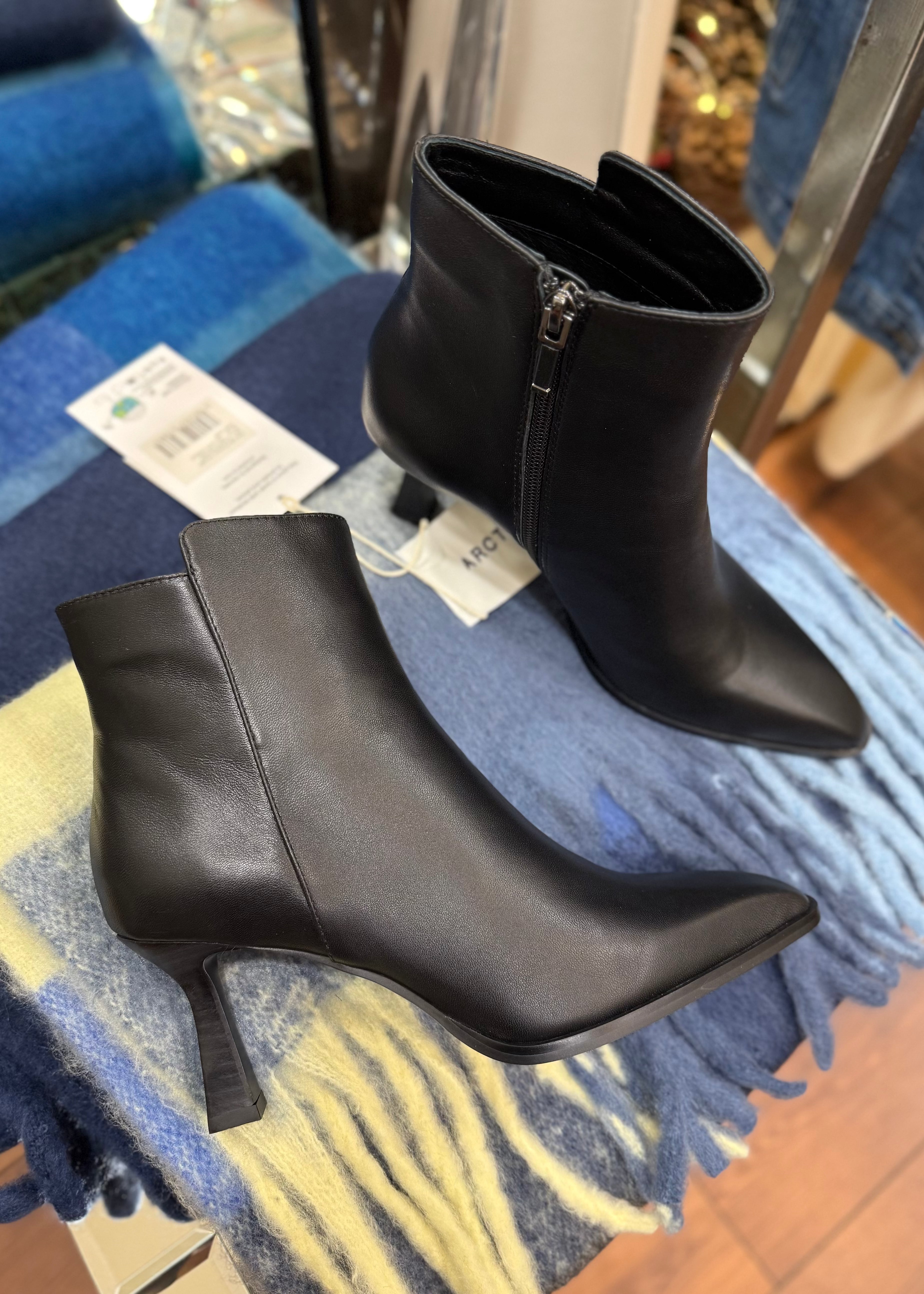 Bottines à talons Lola Cruz Solenne noir Lola Cruz