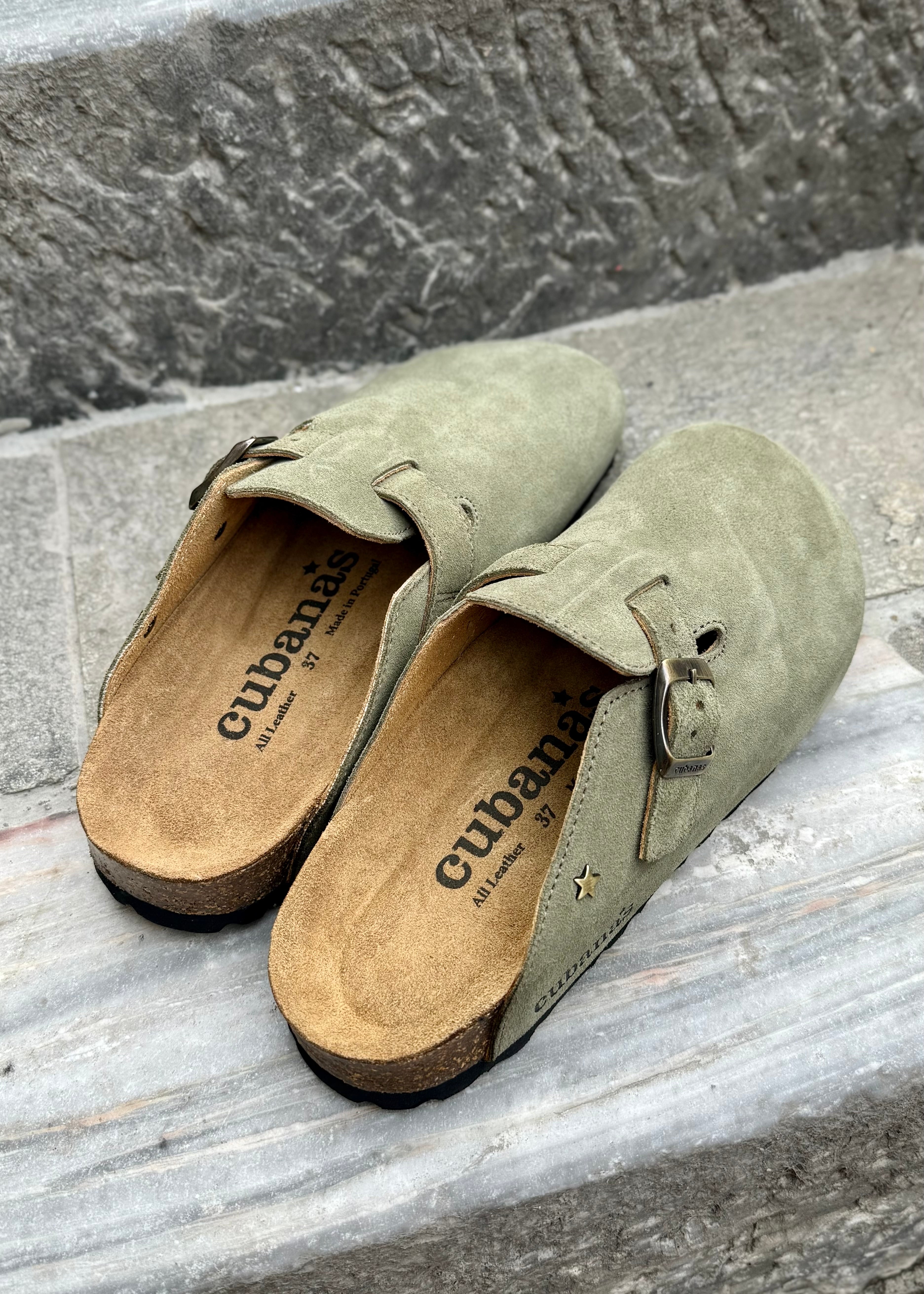 Mules Cubanas Maria suède Kaki - L'adresse Corte