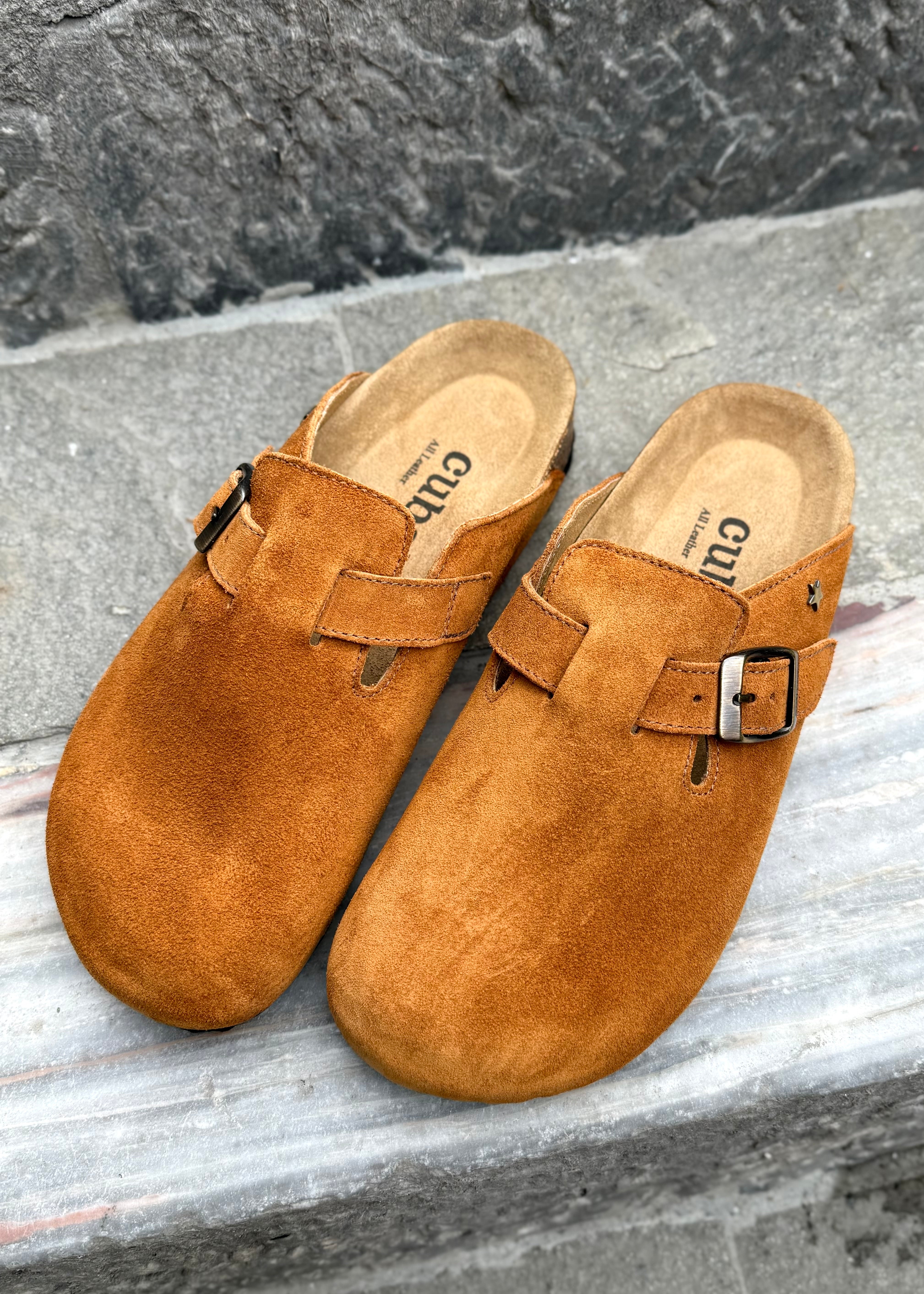 Mules Cubanas Maria suède Cognac