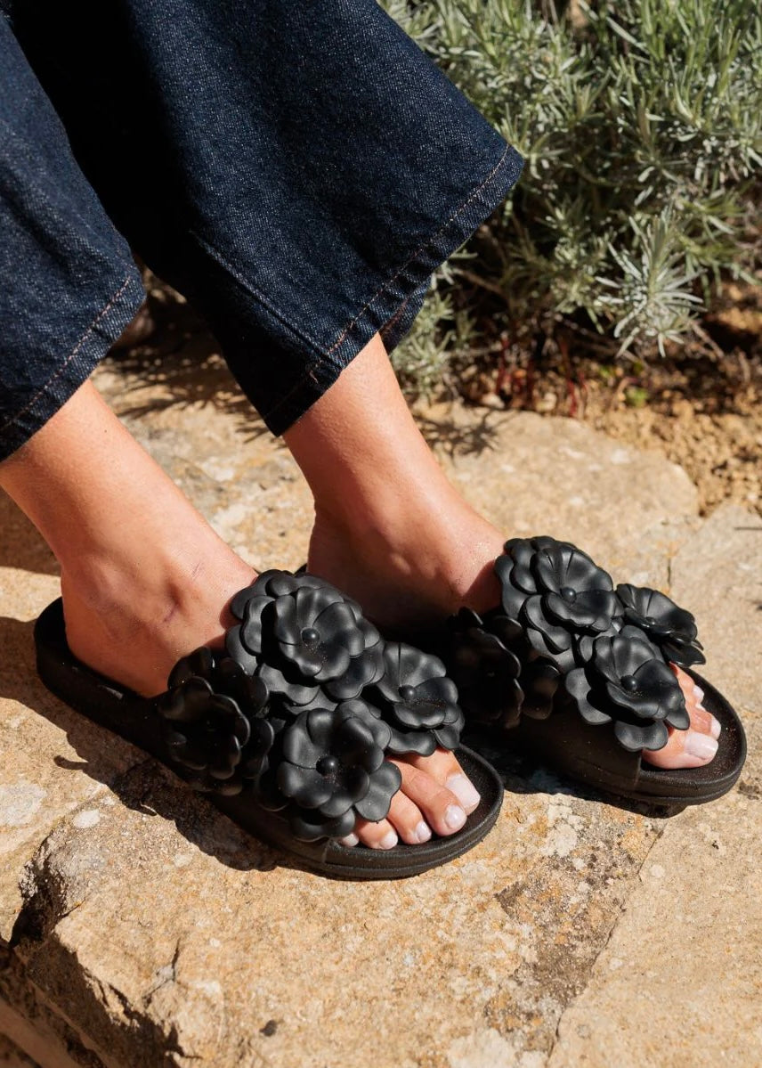 Sandales Cacatoès Camélia noir - L'adresse Corte 